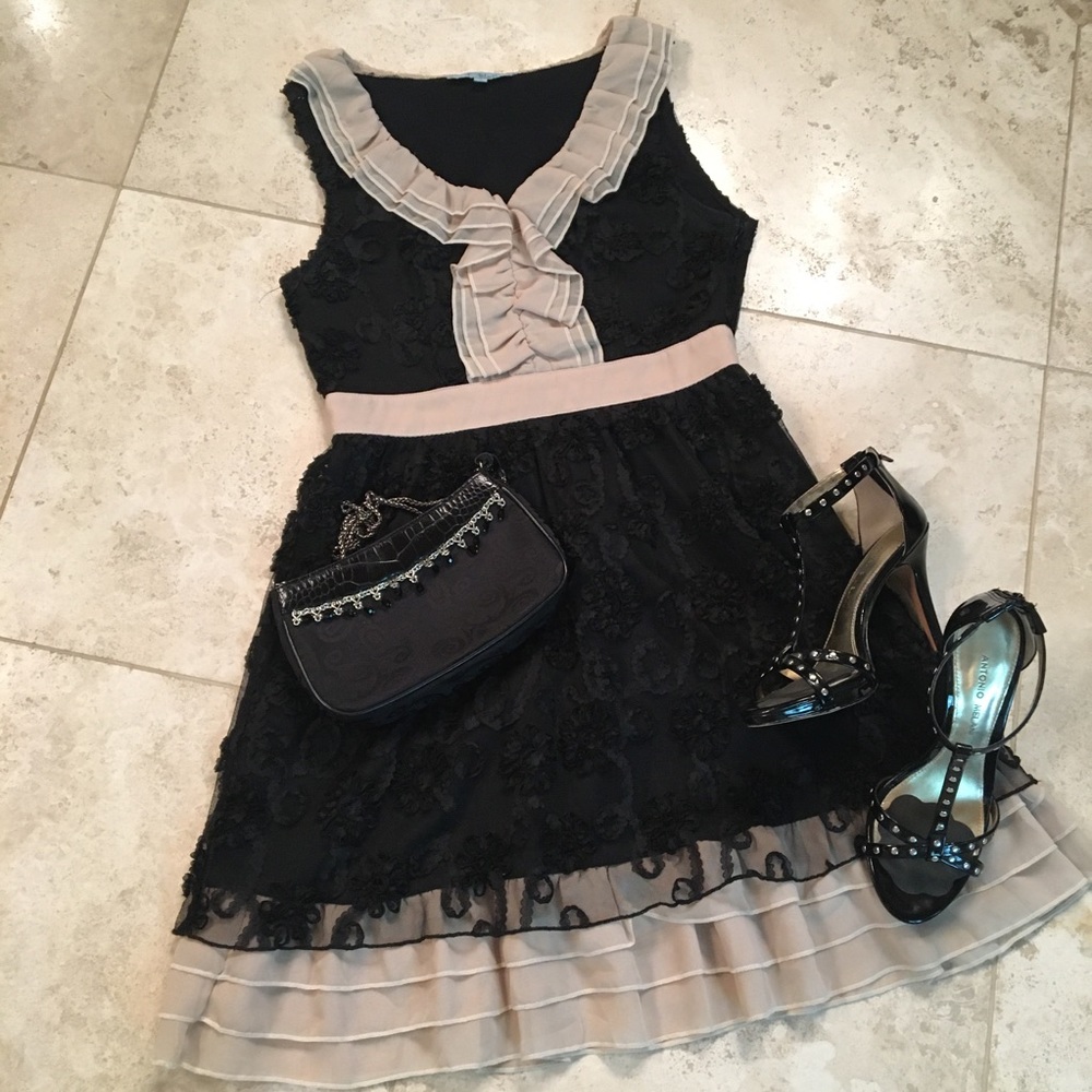 Black and khaki sleeveless dress
